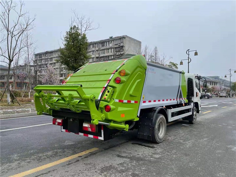 江铃凯锐8方压缩式垃圾车6