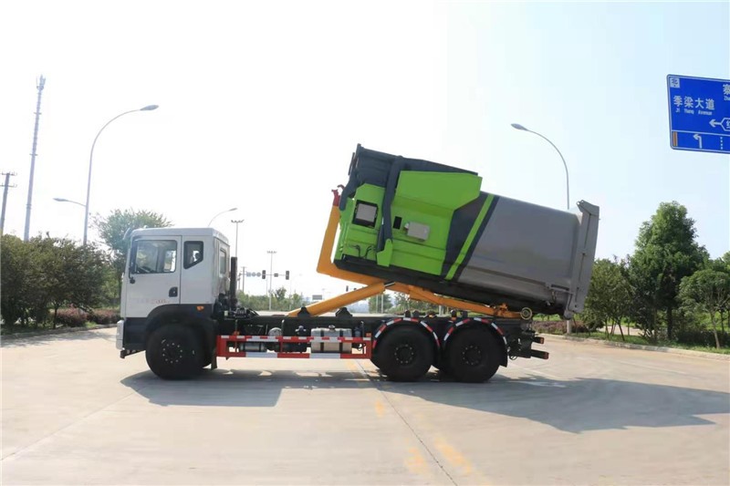 东风华神T5勾臂式垃圾车4