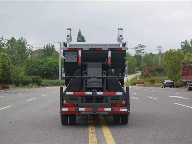 东风途逸自装卸式垃圾车7