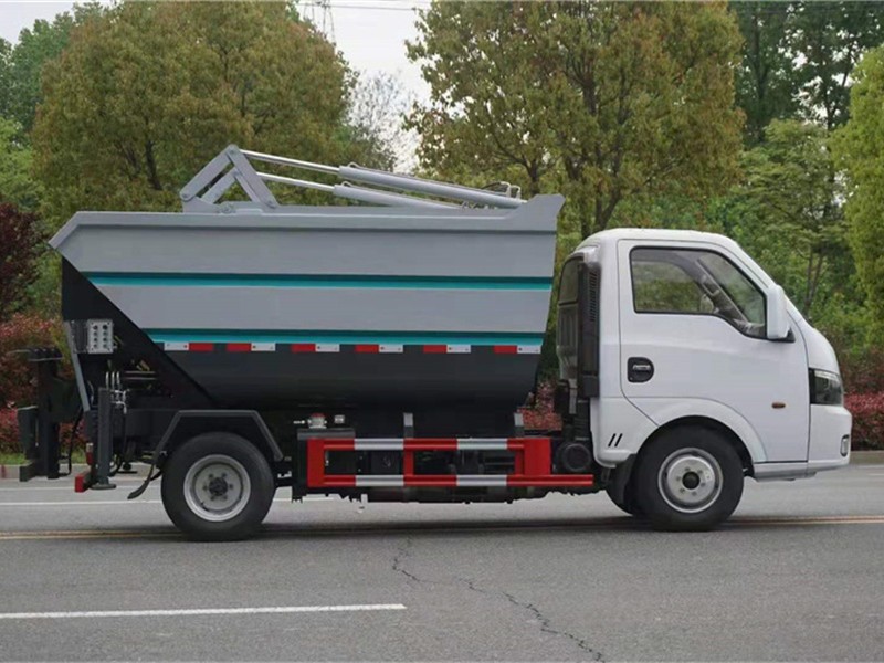 东风途逸自装卸式垃圾车4
