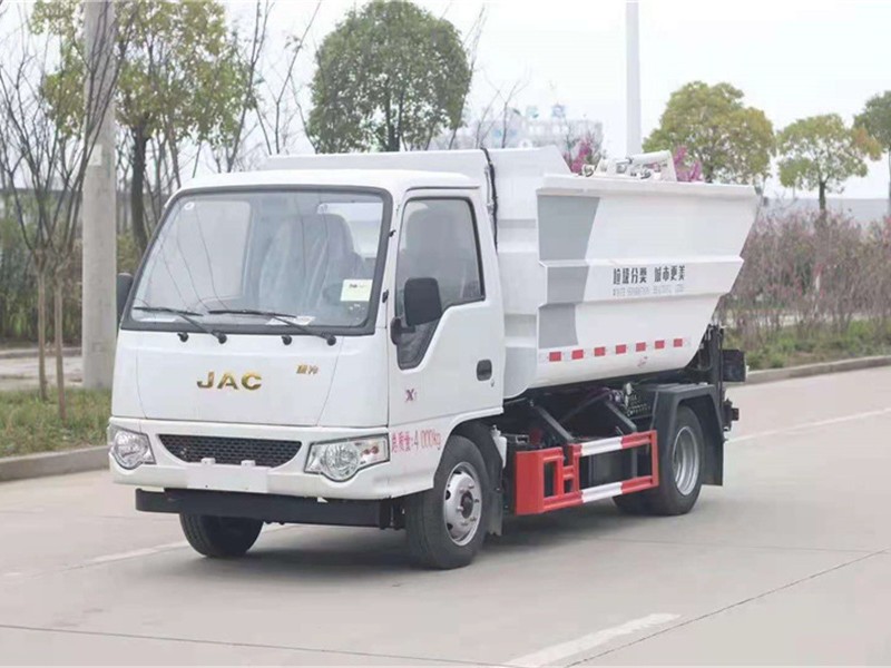 江淮康铃自装卸式垃圾车3