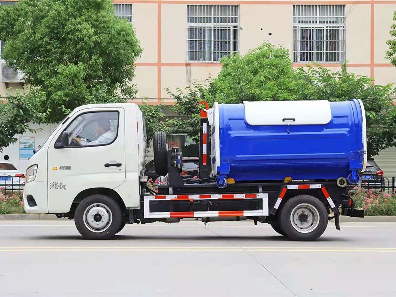 福田祥菱勾臂式垃圾车5