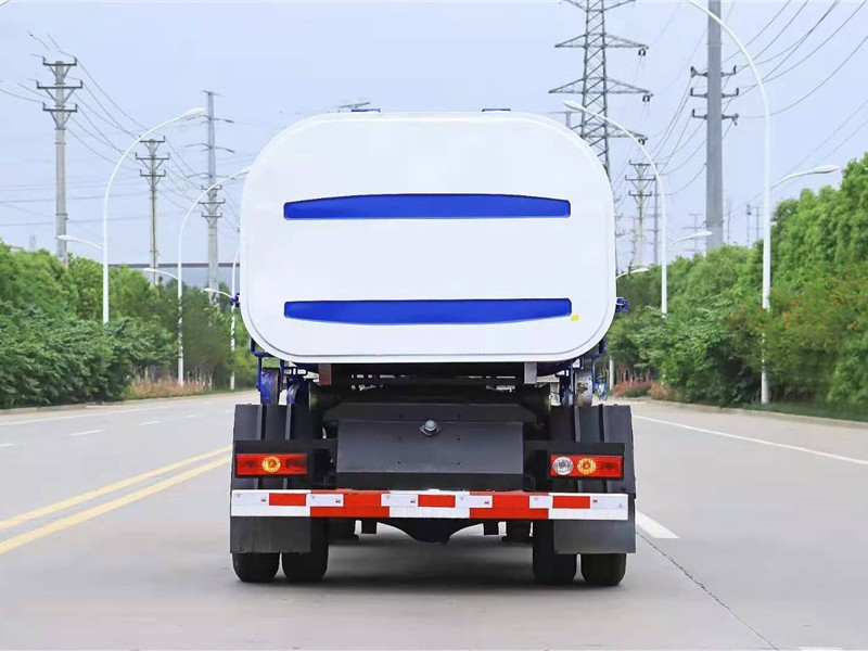 福田祥菱勾臂式垃圾车8