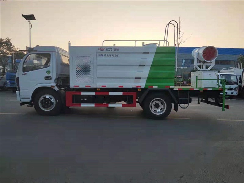 东风福瑞卡抑尘车4