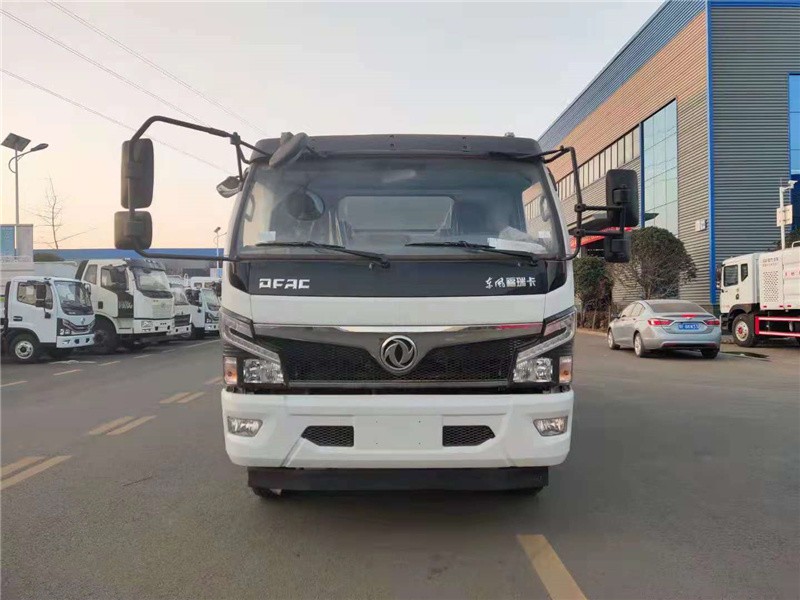 东风福瑞卡抑尘车1