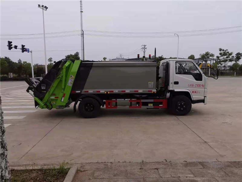 江铃顺达6方压缩式垃圾车4