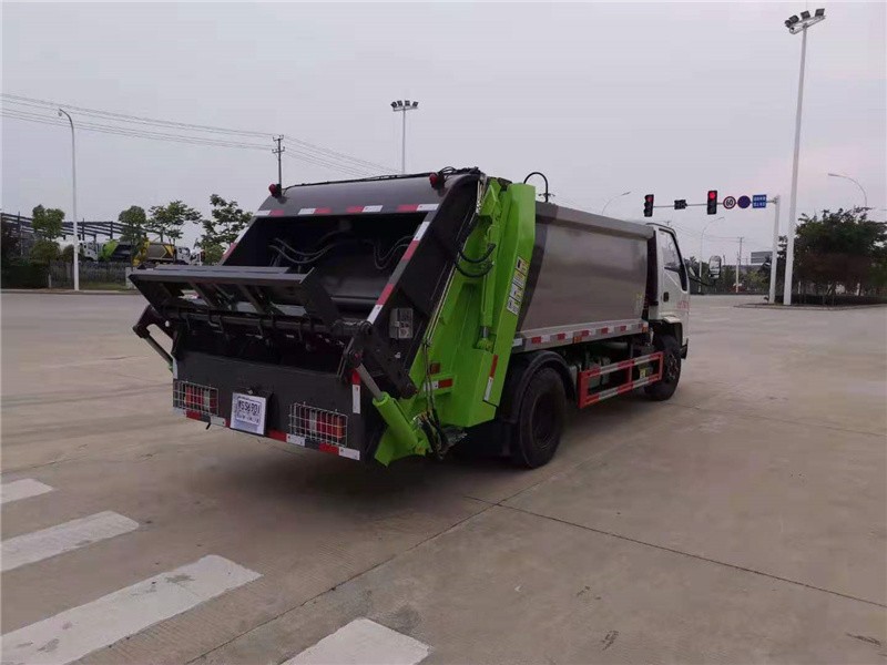 江铃顺达6方压缩式垃圾车8