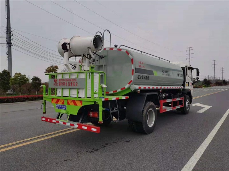 重汽豪沃抑尘车4