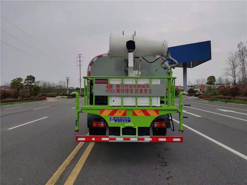 重汽豪沃抑尘车6