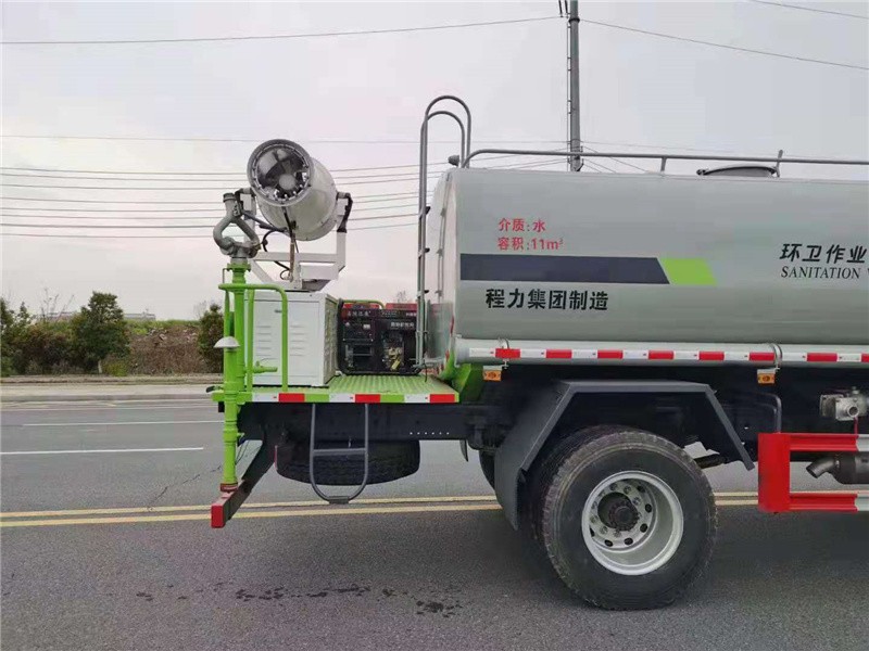 重汽豪沃抑尘车5