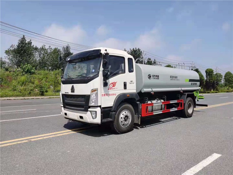 重汽豪沃抑尘车3