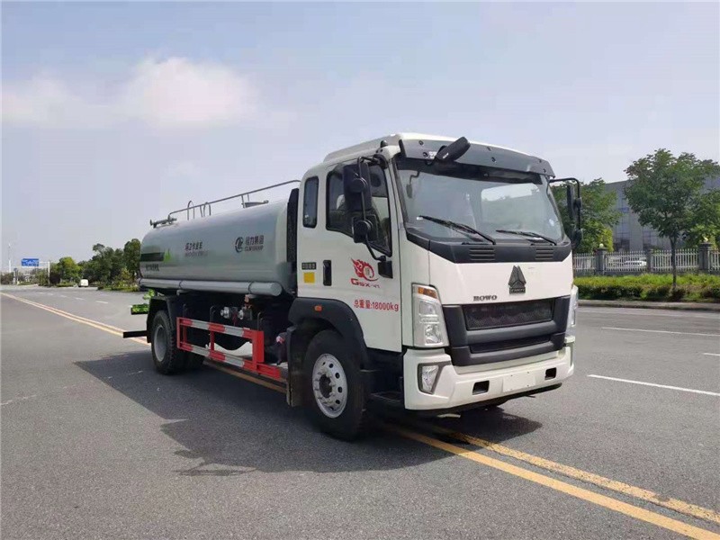 重汽豪沃抑尘车2