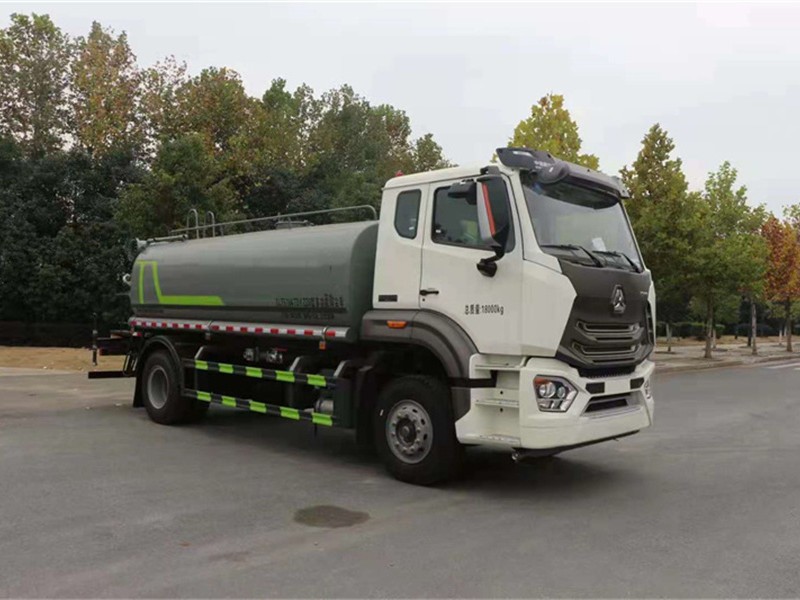 重汽豪瀚抑尘车3