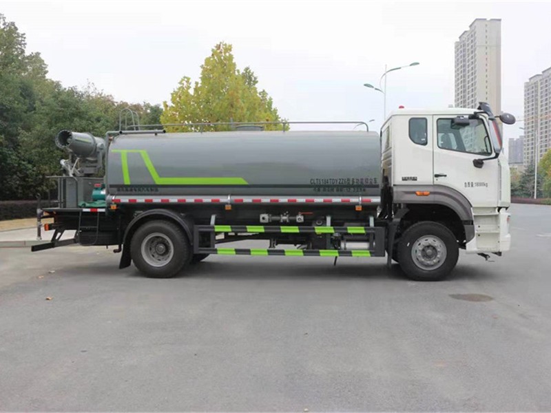 重汽豪瀚抑尘车5