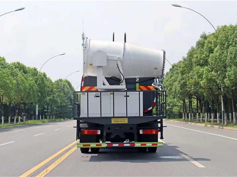 福田欧马可欧航抑尘车8