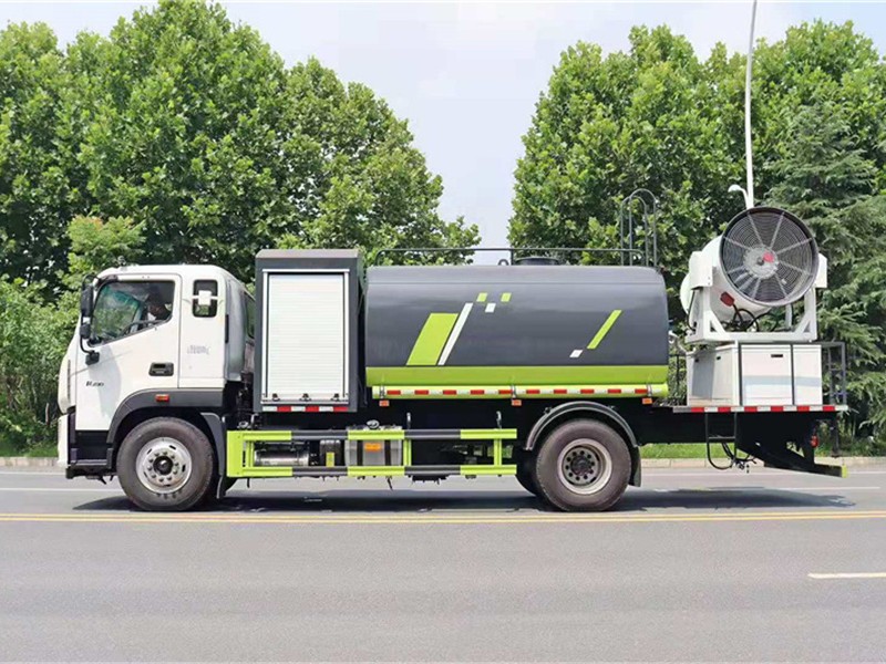 福田欧马可欧航抑尘车4