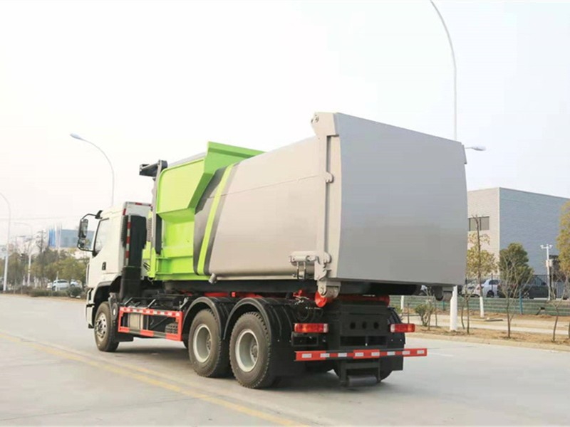 东风柳汽乘龙勾臂式垃圾车6