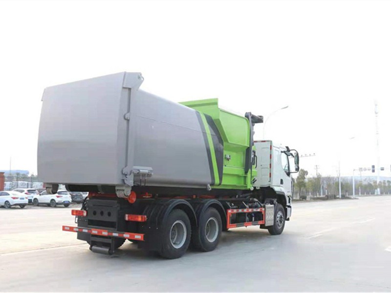 东风柳汽乘龙勾臂式垃圾车7