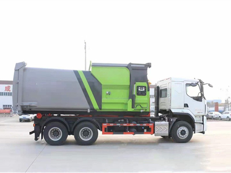 东风柳汽乘龙勾臂式垃圾车5