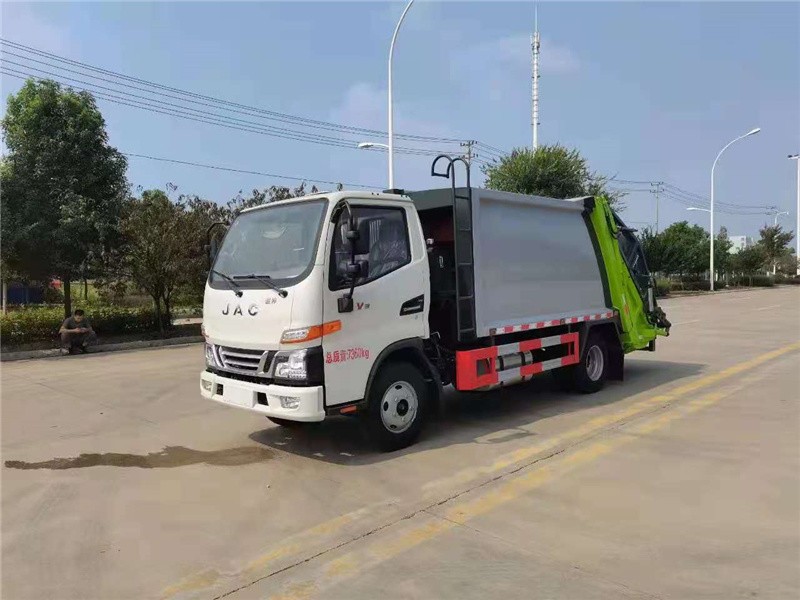 江淮骏铃6方压缩式垃圾车3