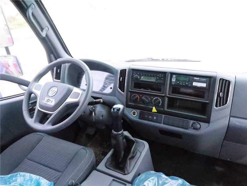 福田瑞沃7方压缩式垃圾车8