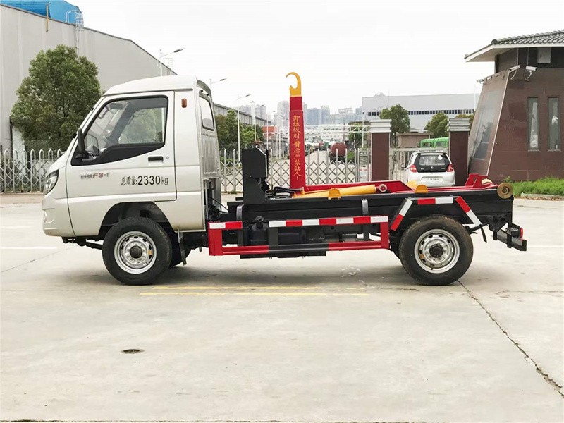 吉利赛菱3方勾臂垃圾车3