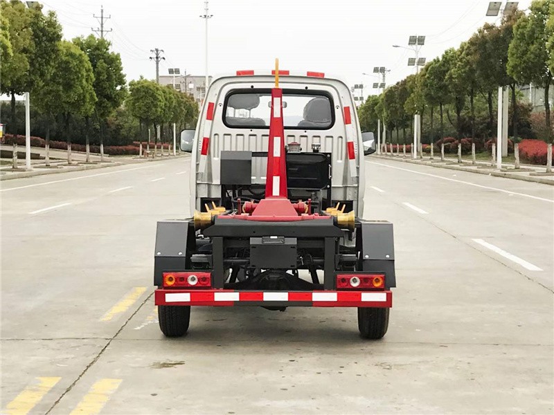 吉利赛菱3方勾臂垃圾车7