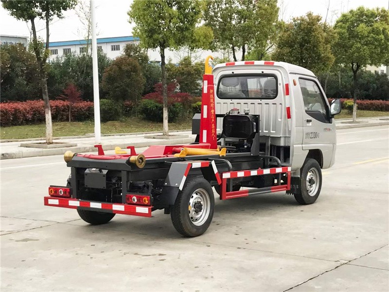 吉利赛菱3方勾臂垃圾车6