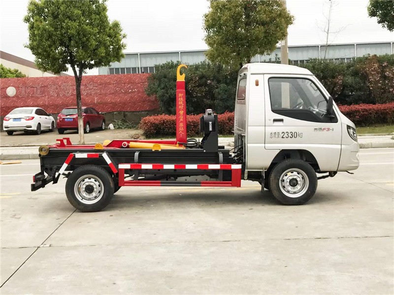 吉利赛菱3方勾臂垃圾车4