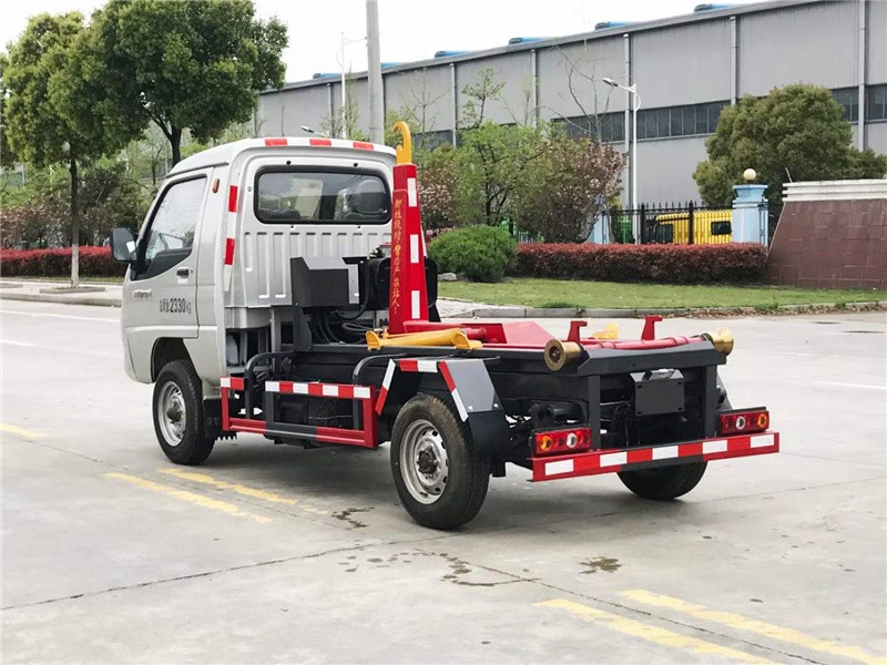 吉利赛菱3方勾臂垃圾车5