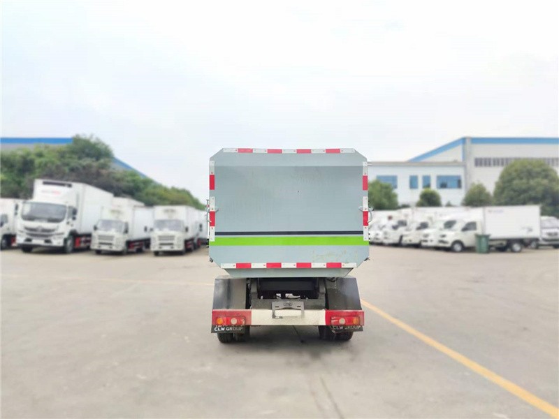 凯马3方自装卸式垃圾车8