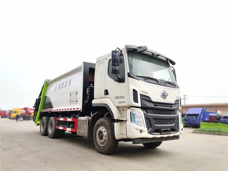 东风柳汽乘龙18方压缩式垃圾车3