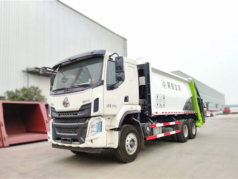 东风柳汽乘龙18方压缩式垃圾车2