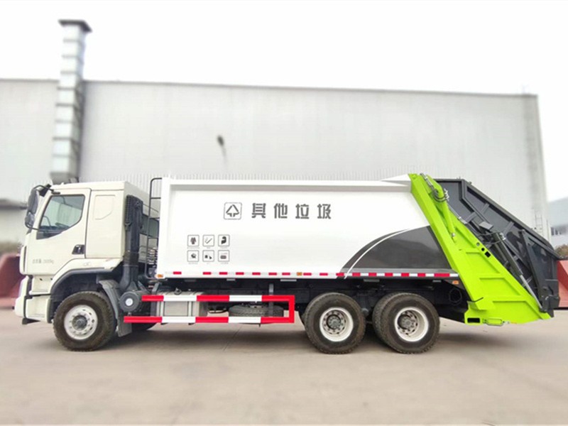 东风柳汽乘龙18方压缩式垃圾车5