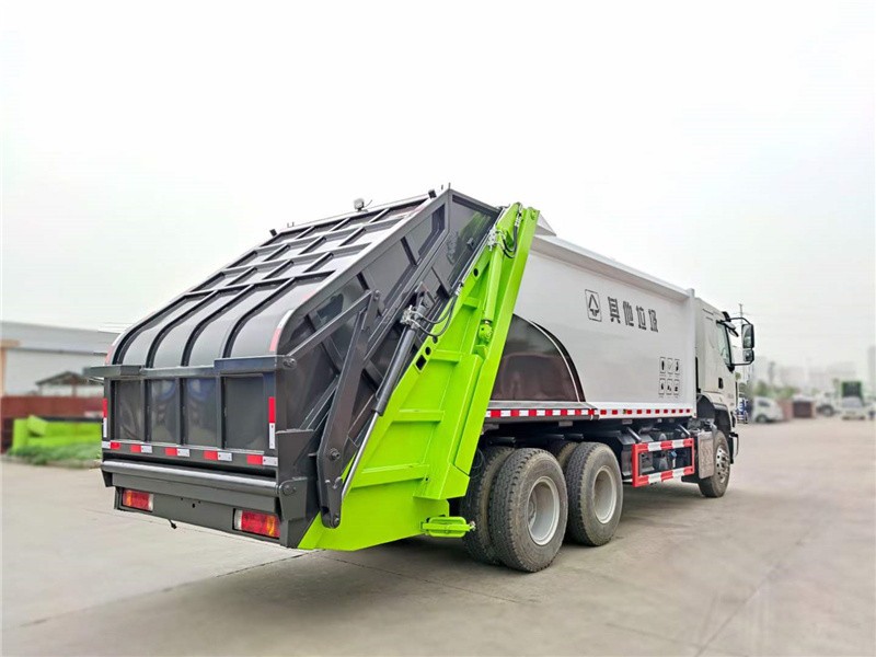 东风柳汽乘龙18方压缩式垃圾车7
