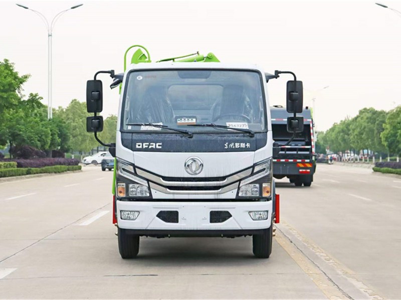 东风多利卡自型‬装卸式垃圾车1