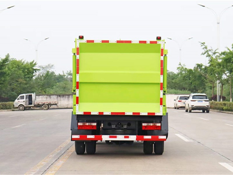 东风多利卡自型‬装卸式垃圾车8