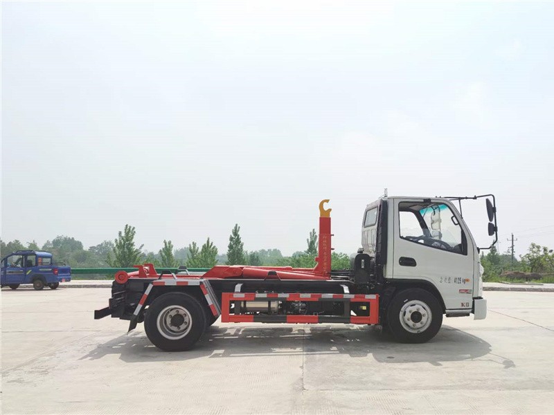 凯马勾臂式垃圾车4