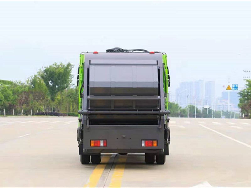 庆铃五十铃6方压缩式垃圾车8