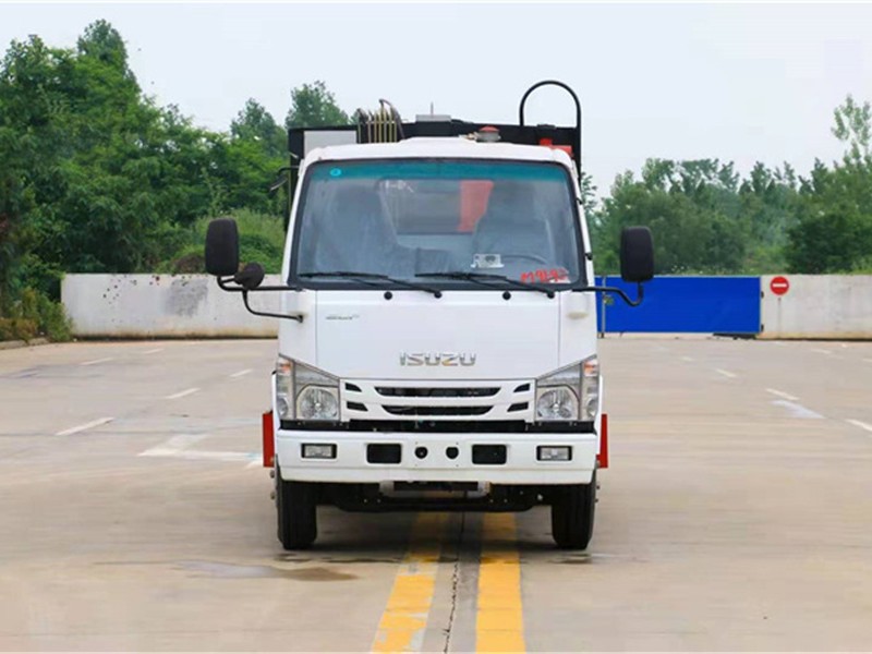 庆铃五十铃6方压缩式垃圾车1