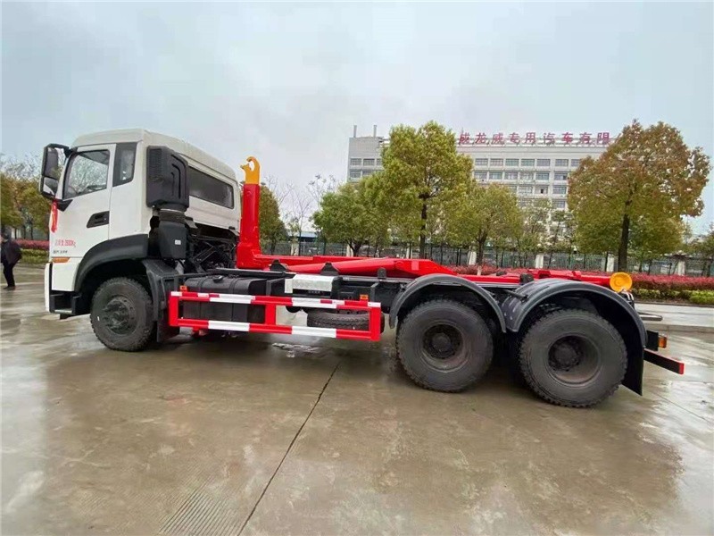 东风天龙KL勾臂式垃圾车4