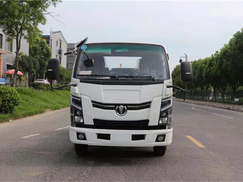 飞碟奥驰X2勾臂式垃圾车1