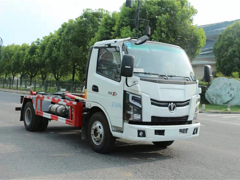 飞碟奥驰X2勾臂式垃圾车2