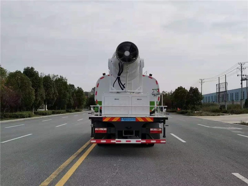 福田时代领航抑尘车8