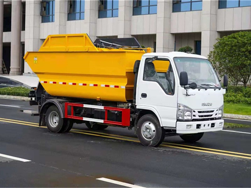 庆铃五十铃自装卸式垃圾车2