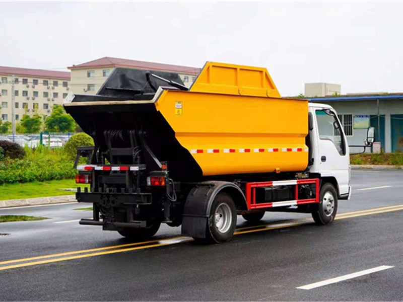庆铃五十铃自装卸式垃圾车7