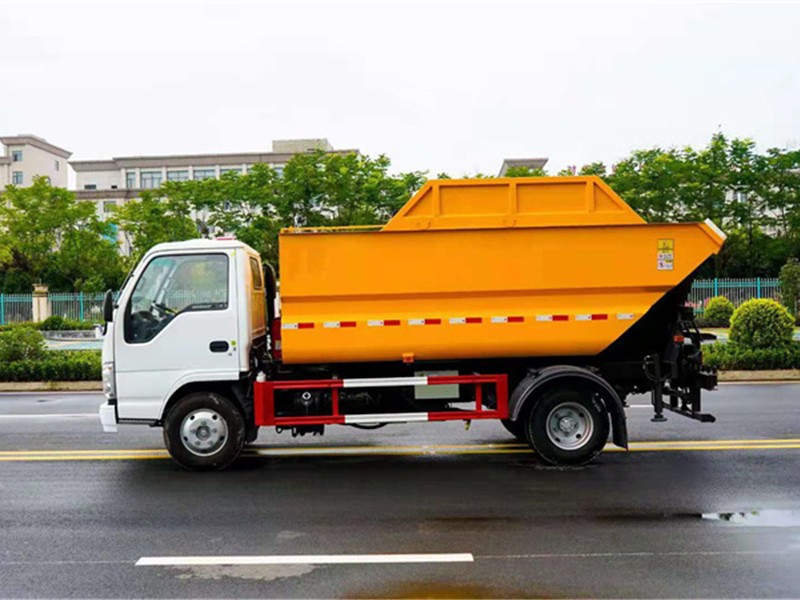 庆铃五十铃自装卸式垃圾车4