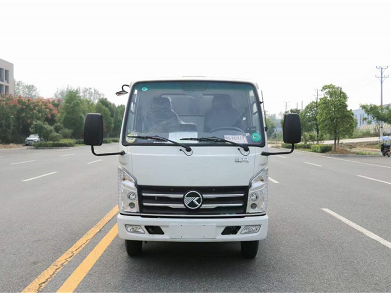 凯马自装卸式垃圾车1