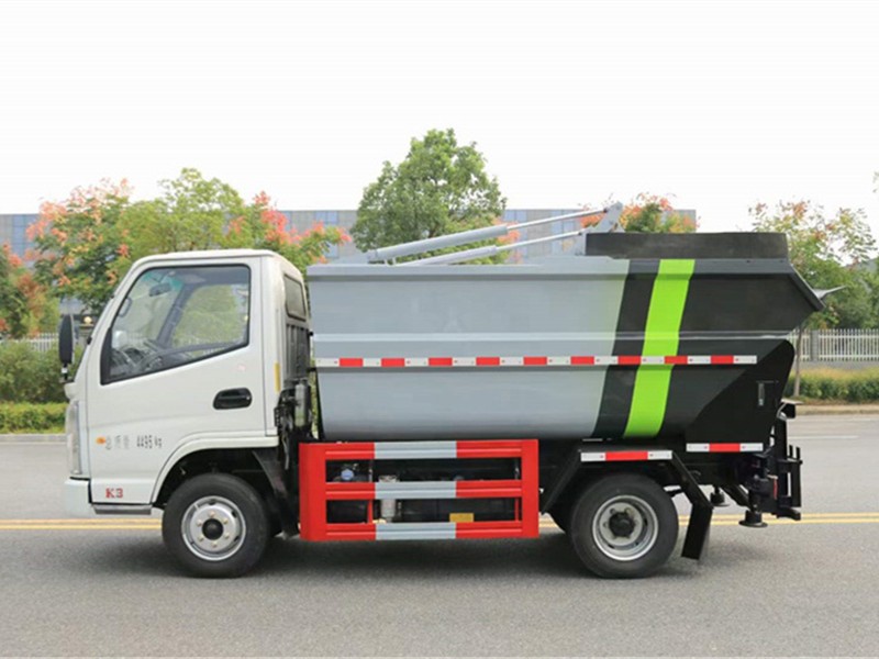 凯马自装卸式垃圾车5