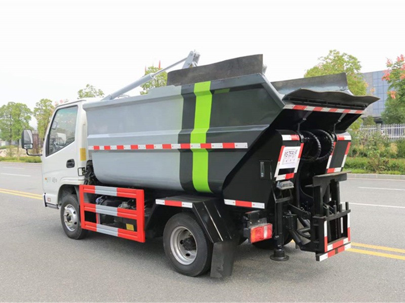 凯马自装卸式垃圾车7